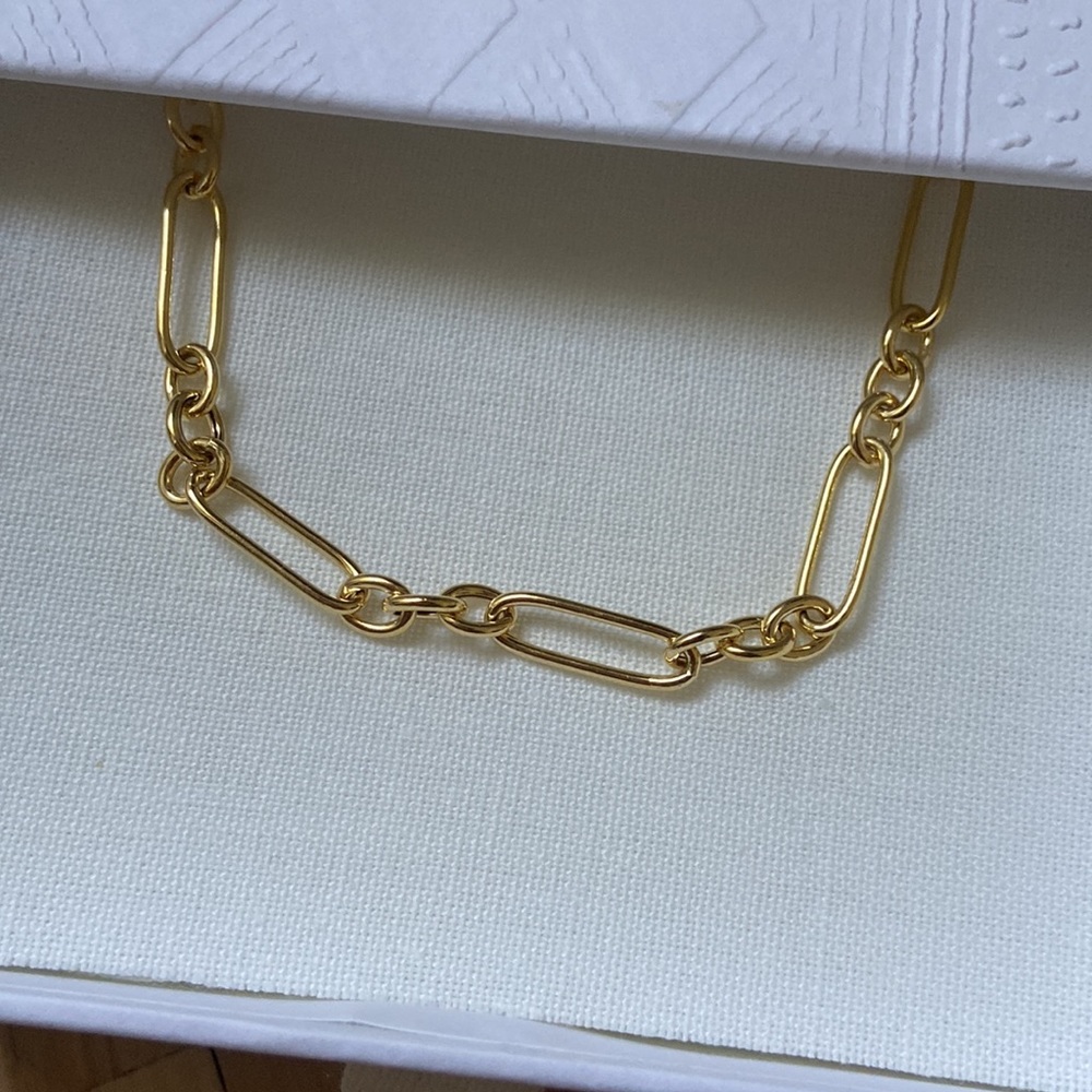 Melanie Auld gold chain